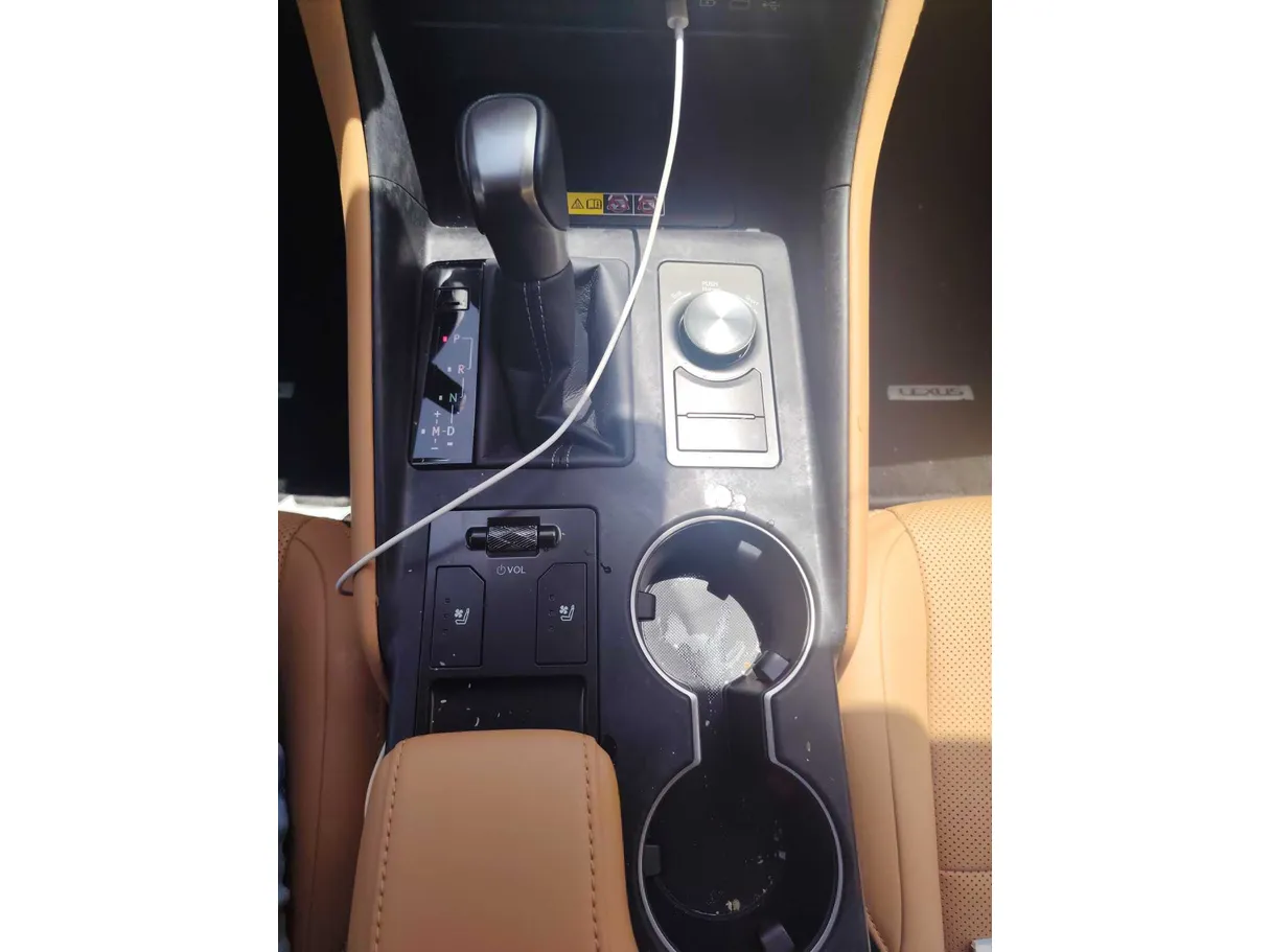 Car image 20