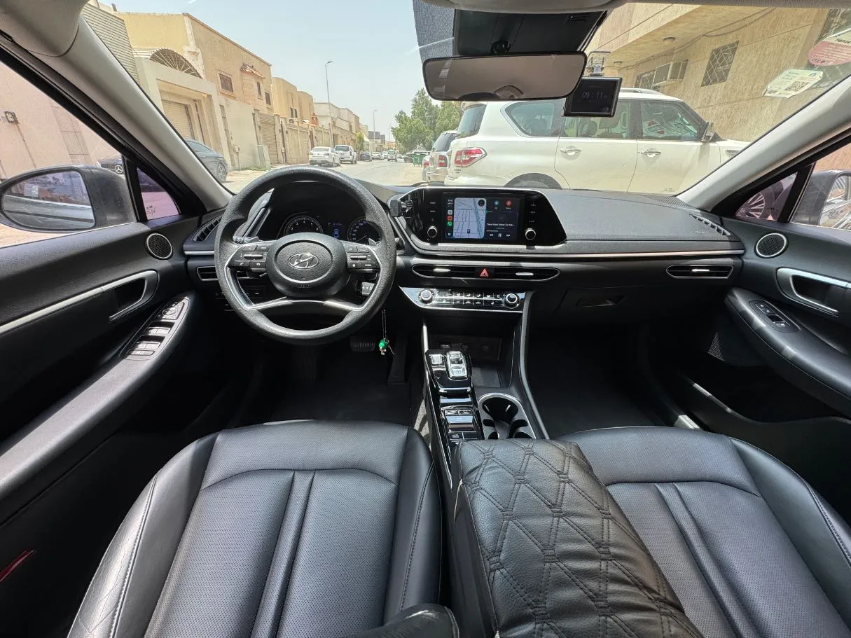 Car image 15