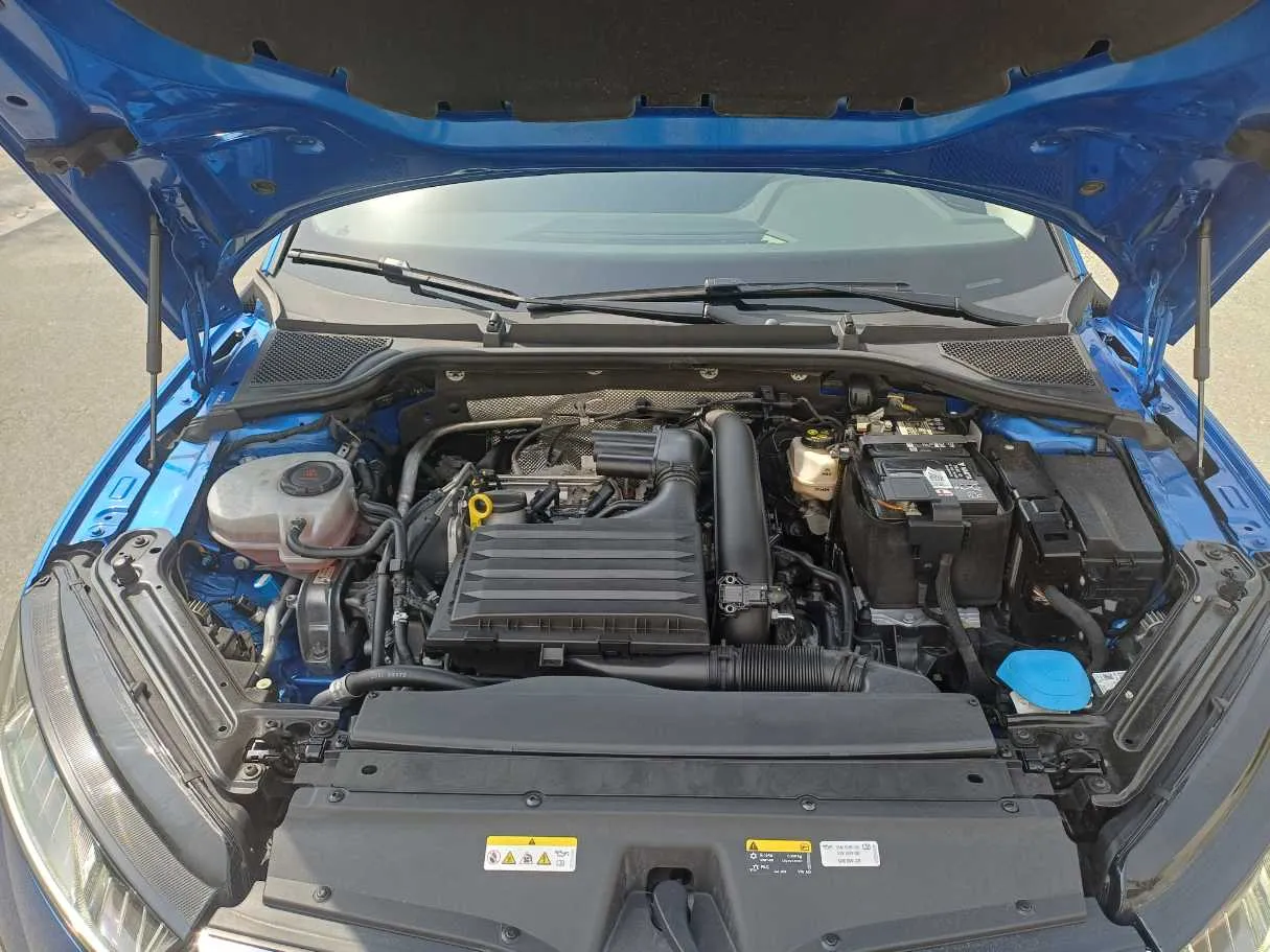 Car image 24