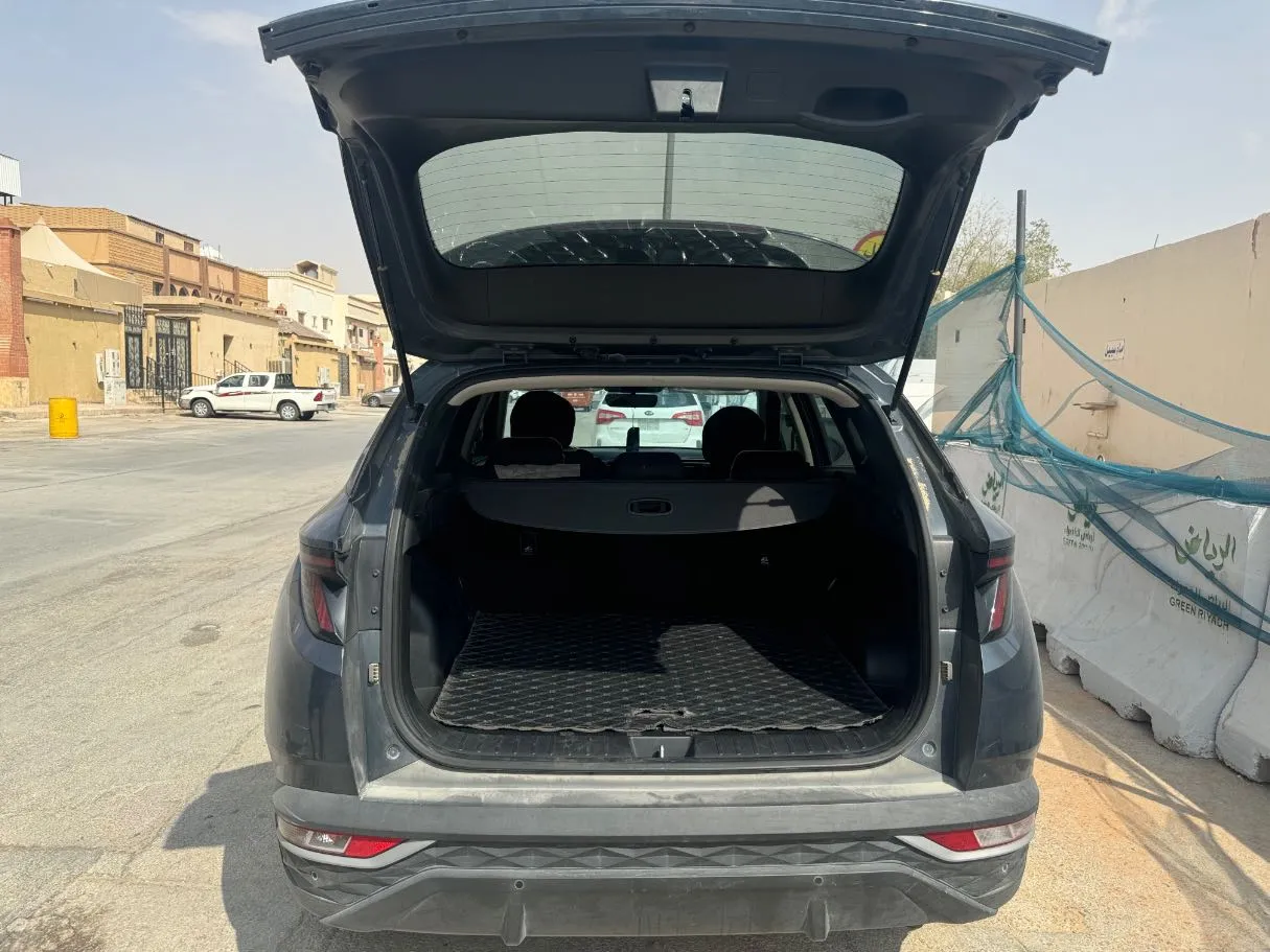 Car image 21