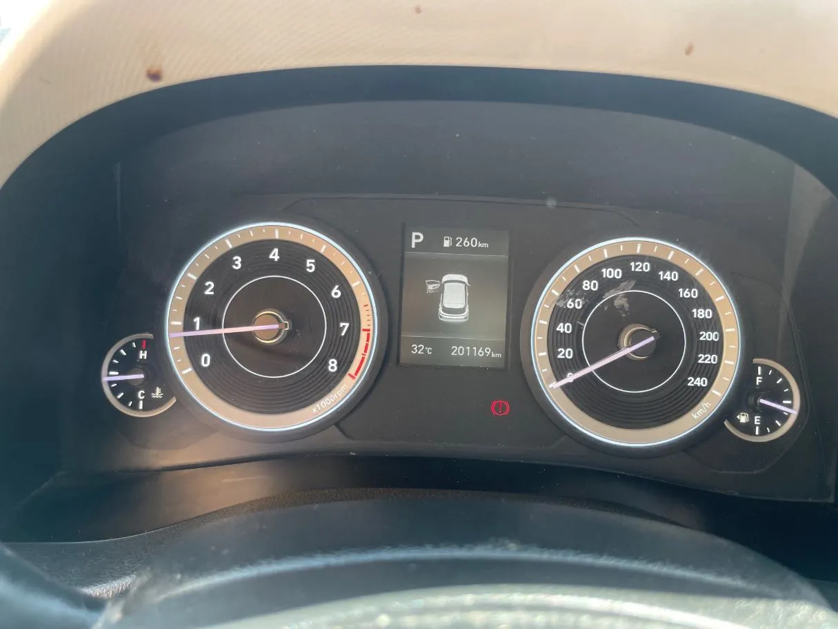 Car image 20