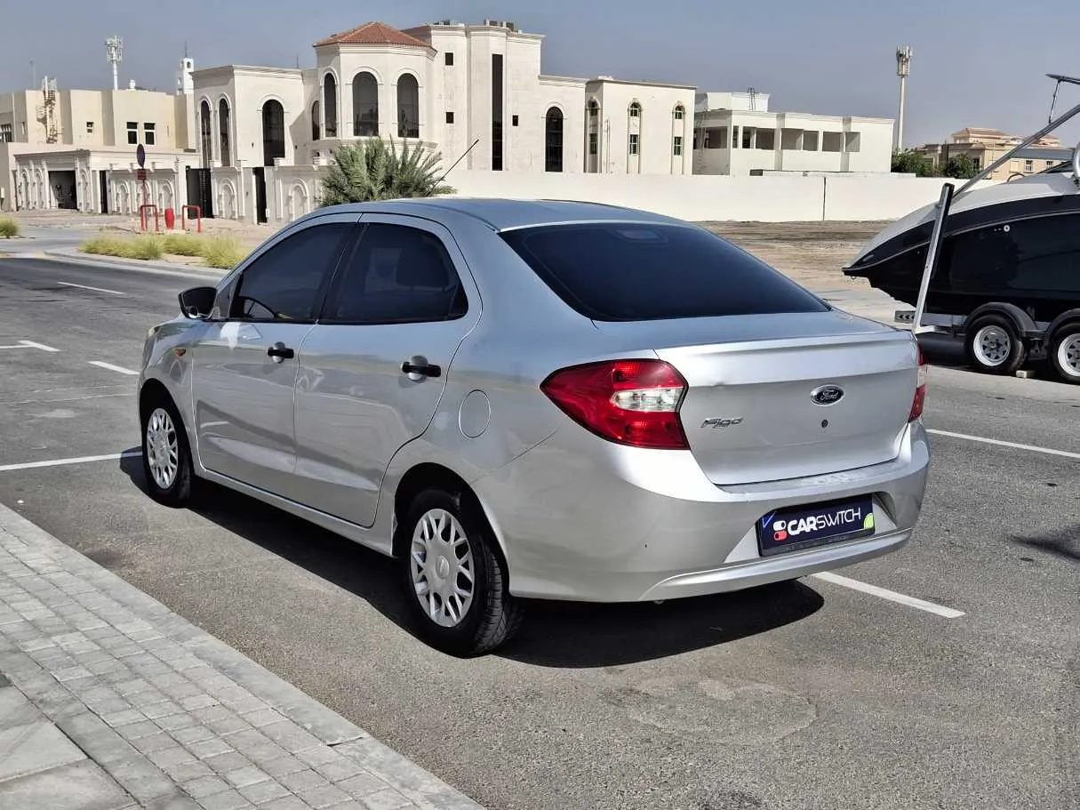 Car image 5