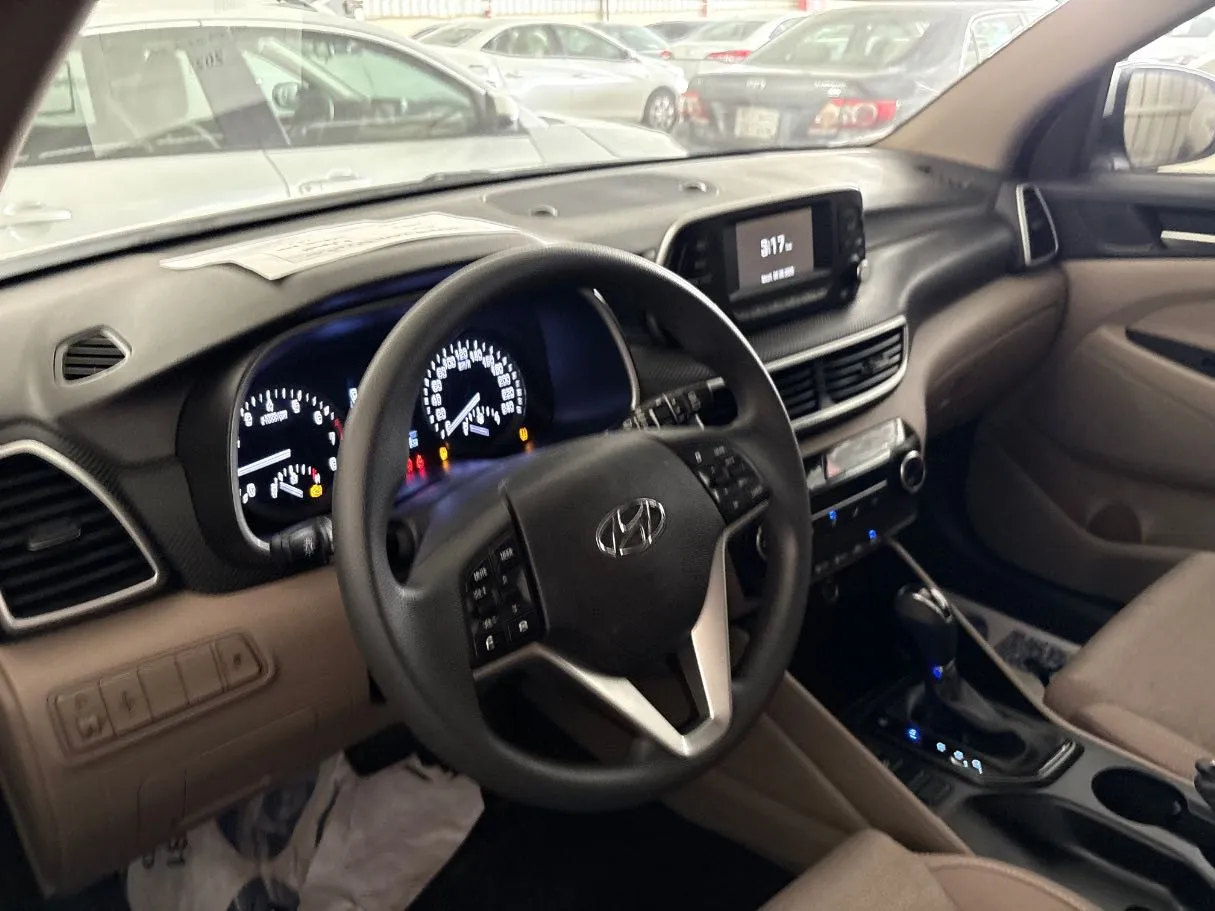 Car image 9