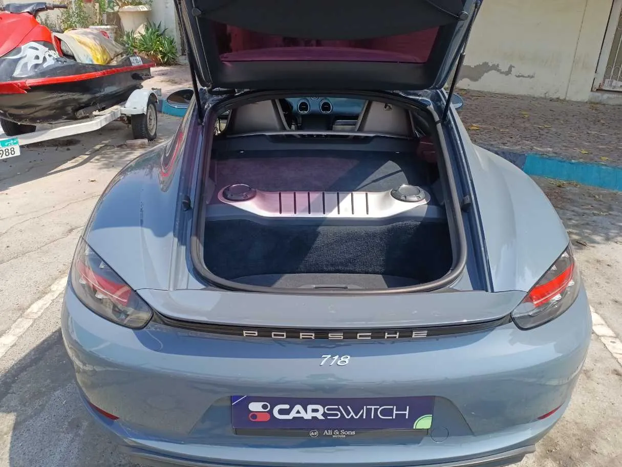 Car image 18
