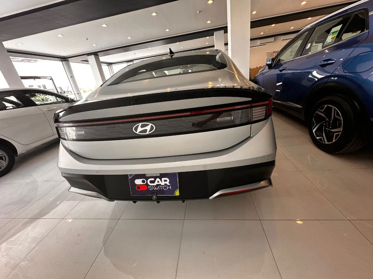 Car image 5