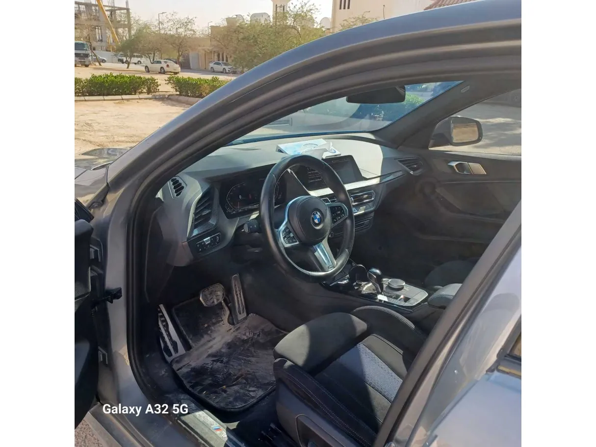Car image 12