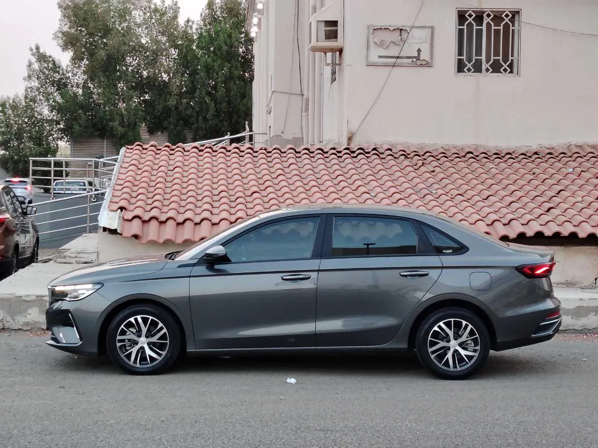 Car image 8