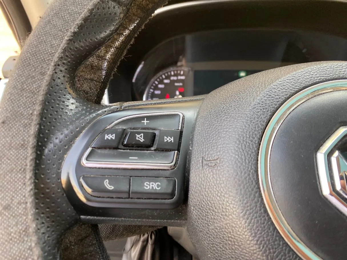 Car image 24