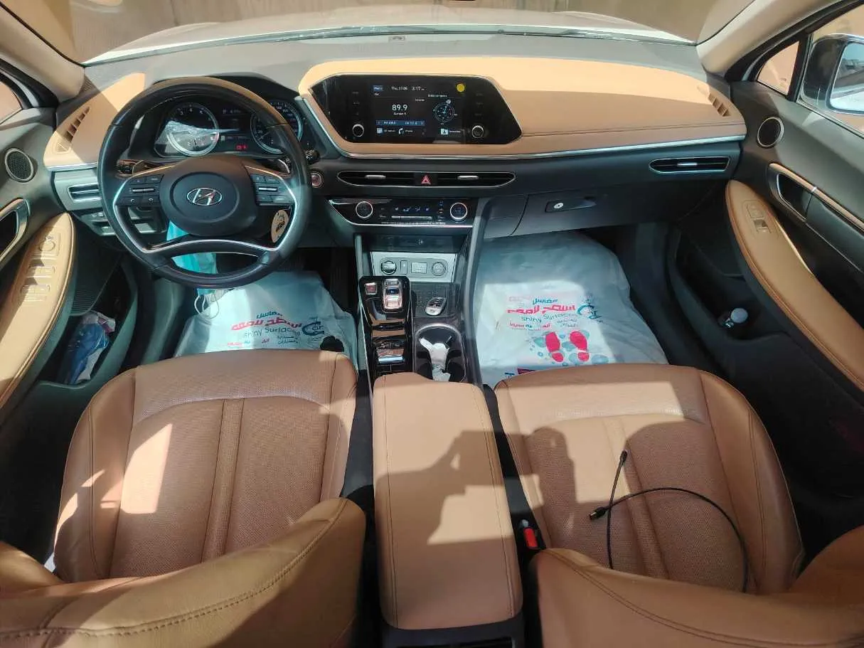 Car image 19
