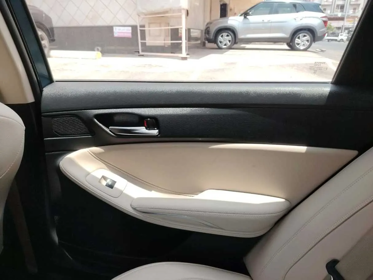 Car image 33