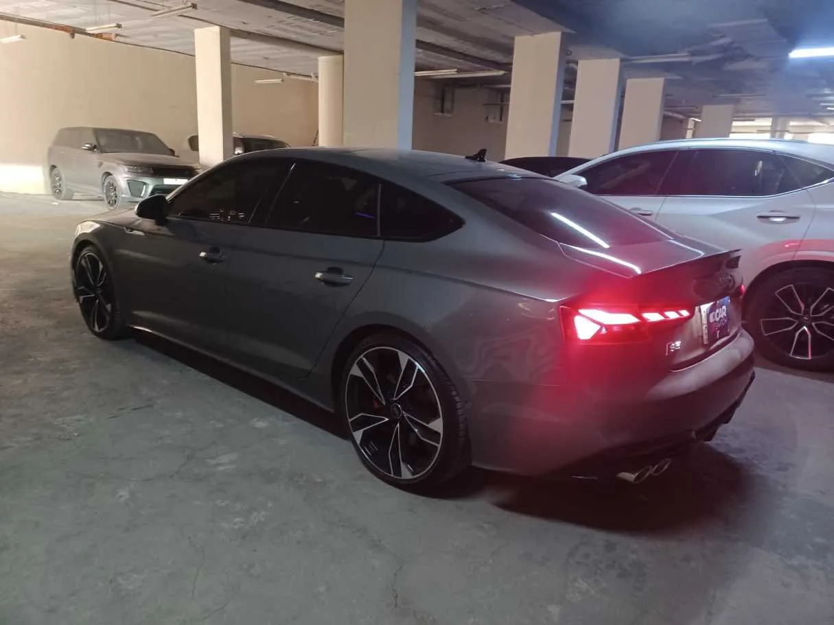 Car image 7