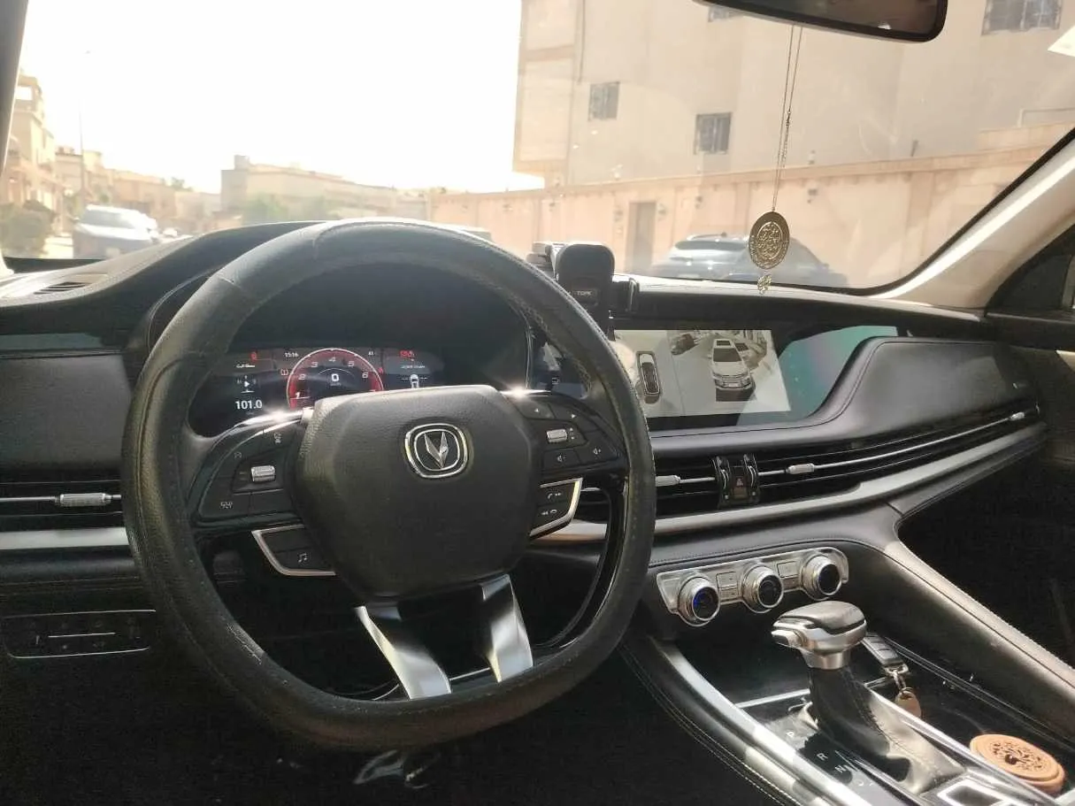 Car image 24