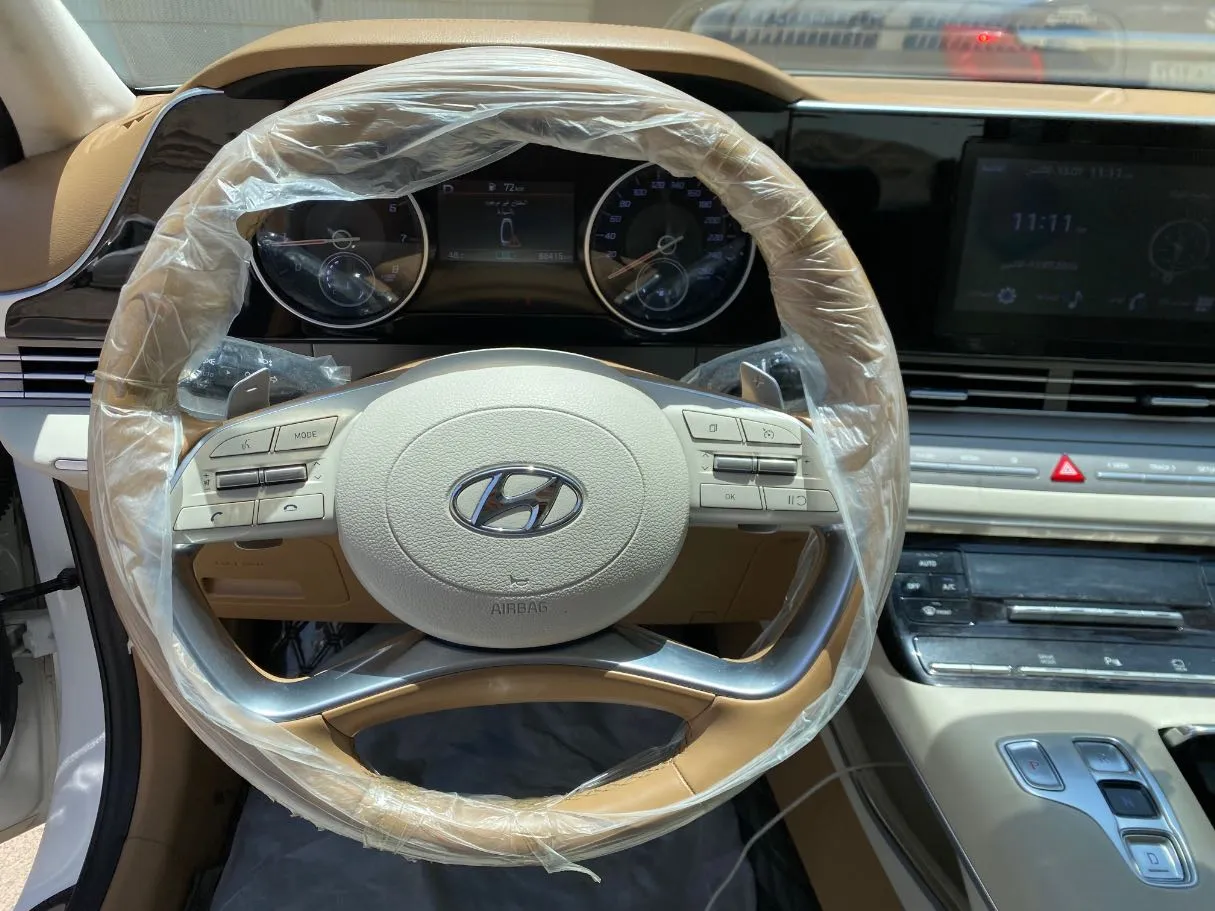 Car image 14
