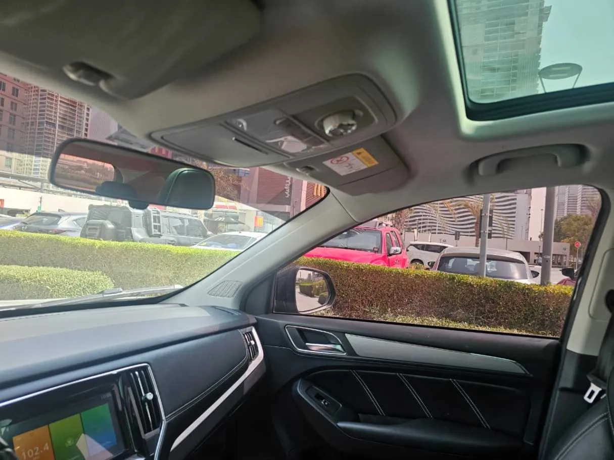 Car image 12
