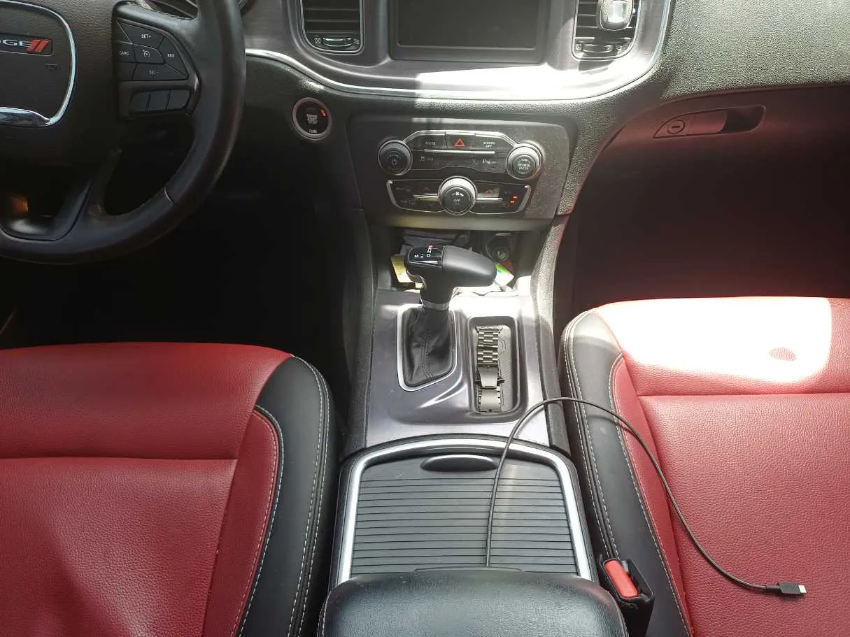 Car image 15