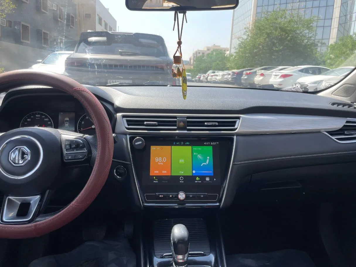 Car image 19