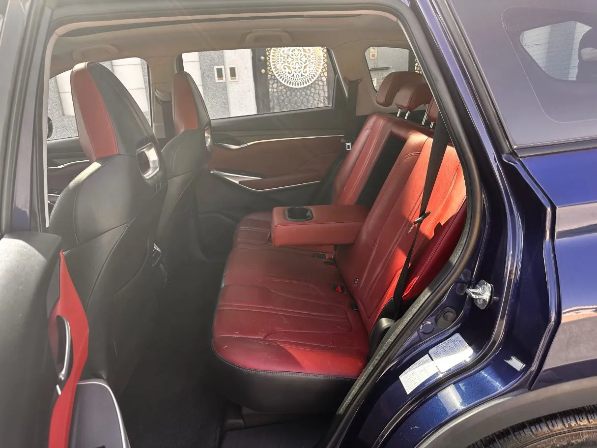 Car image 14