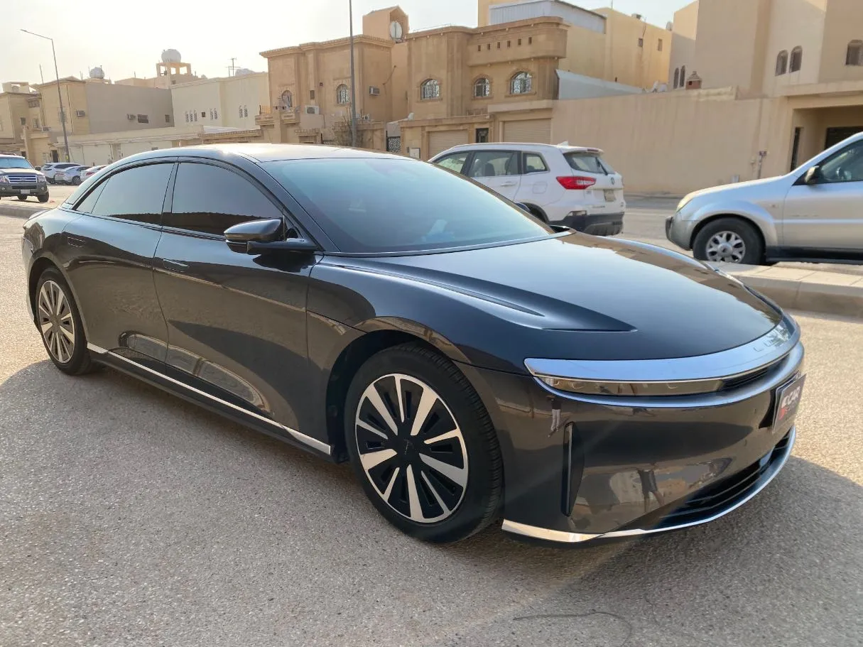 Car image 3