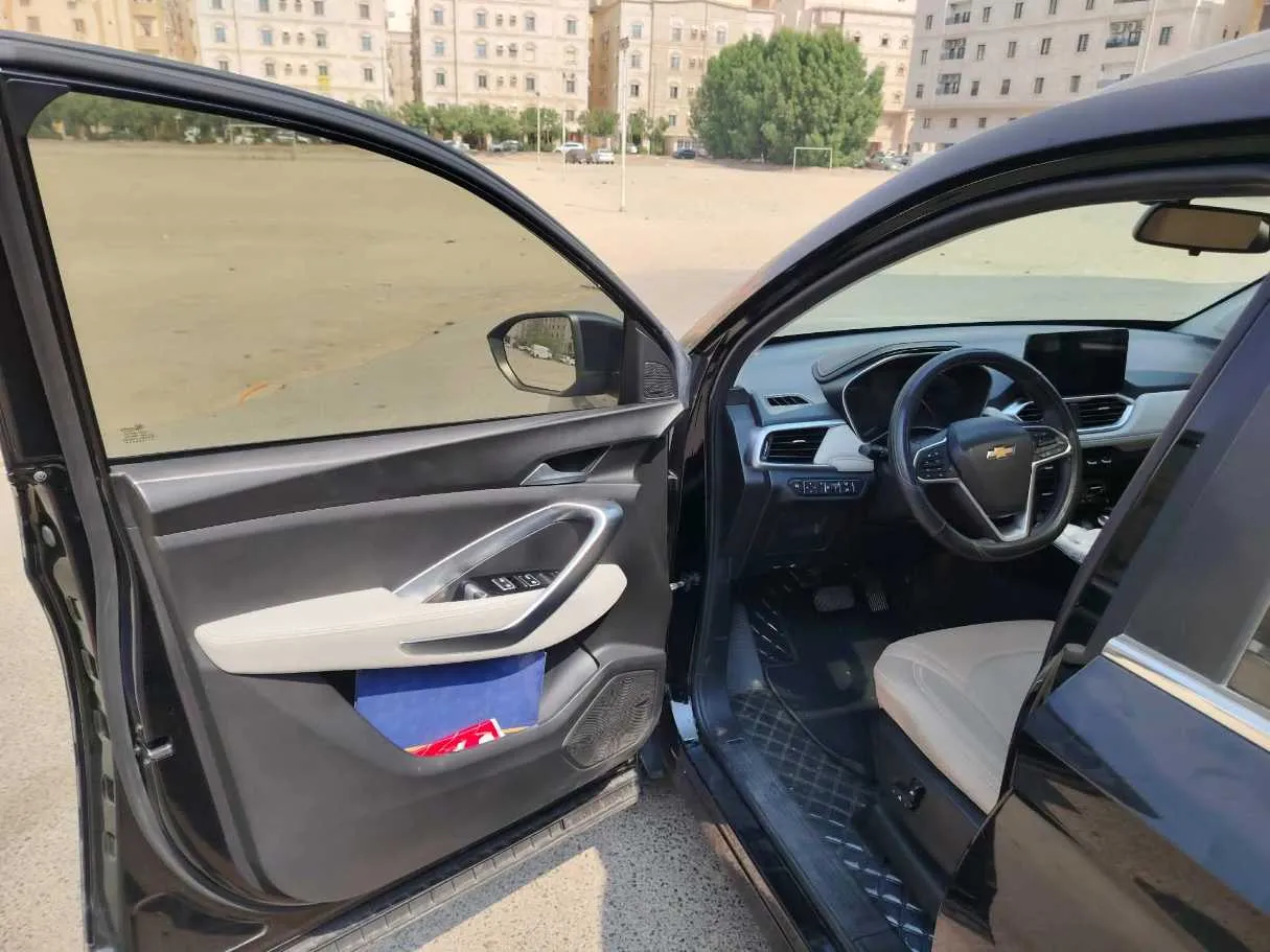 Car image 11