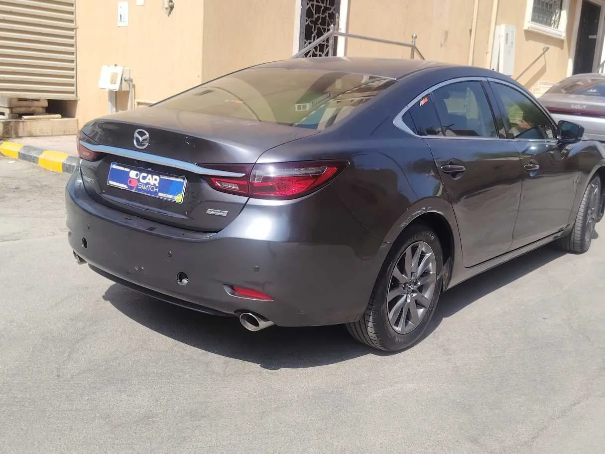 Car image 5