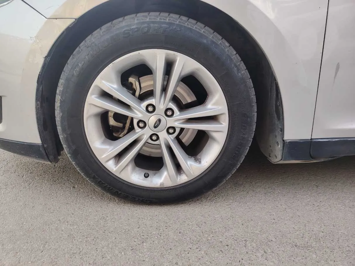 Car image 10
