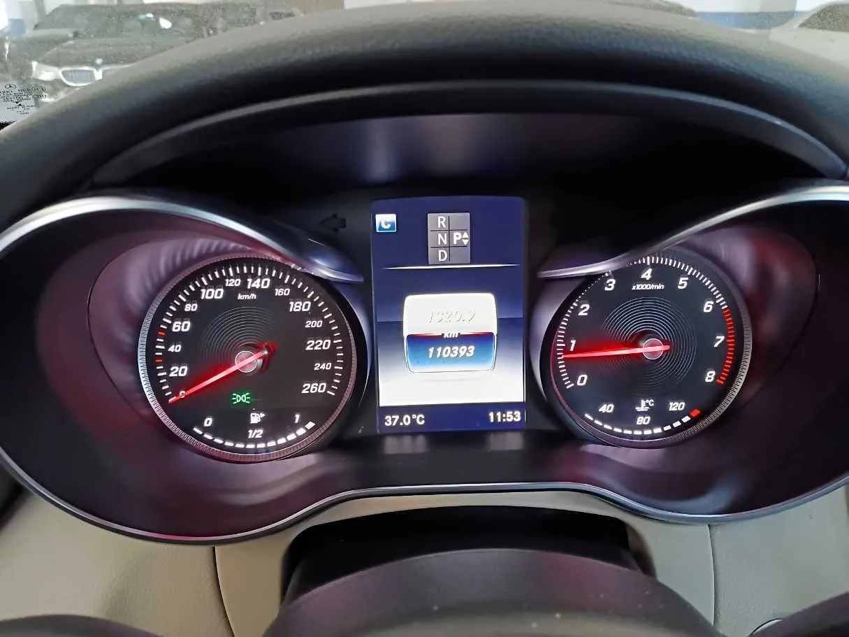 Car image 19