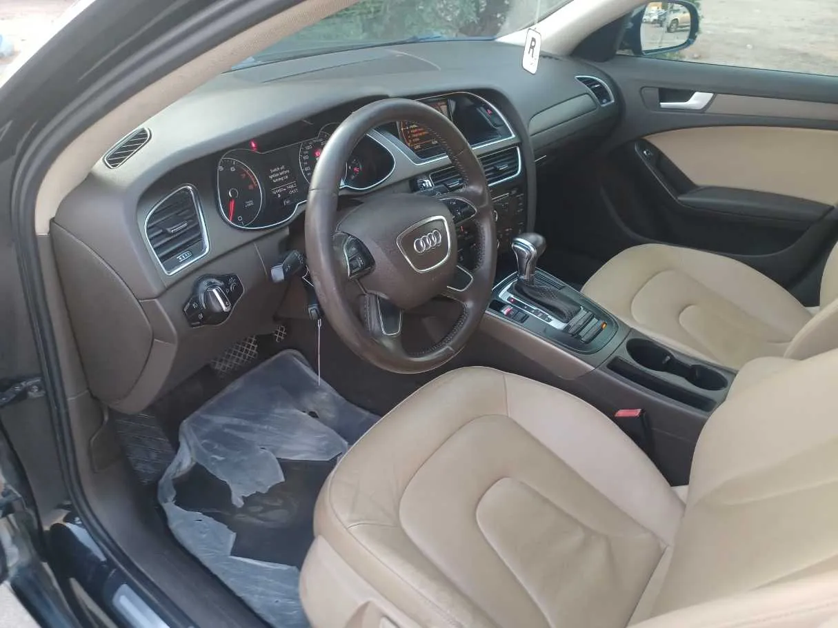 Car image 12