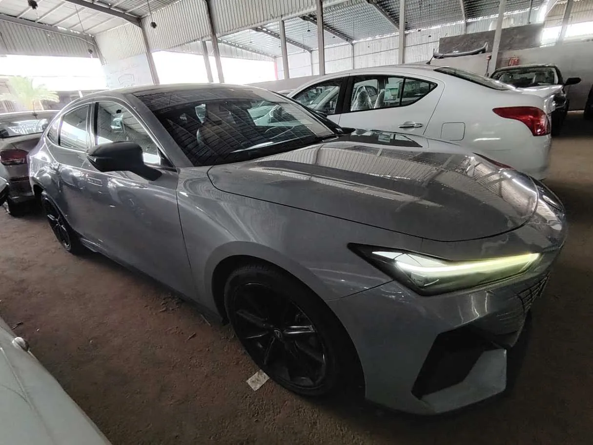 Car image 4