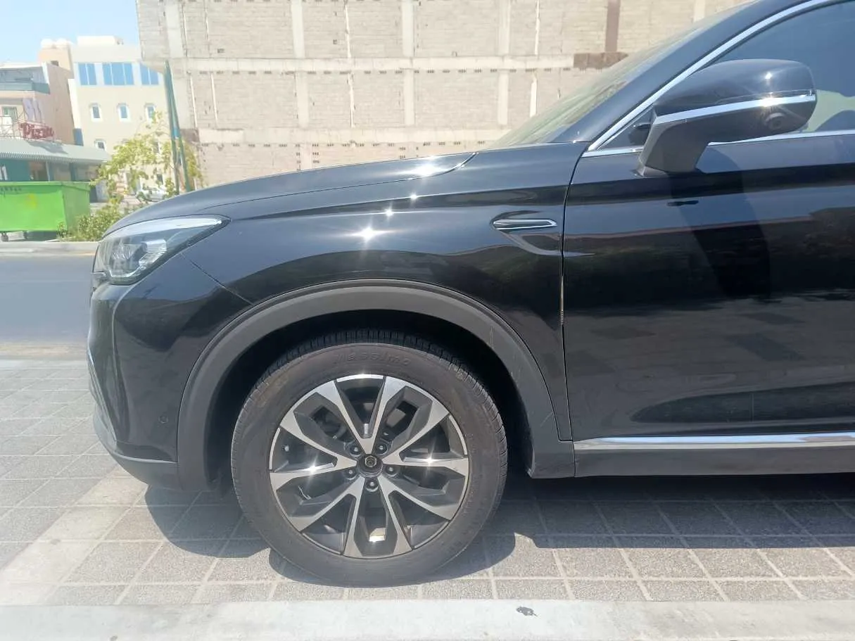 Car image 9