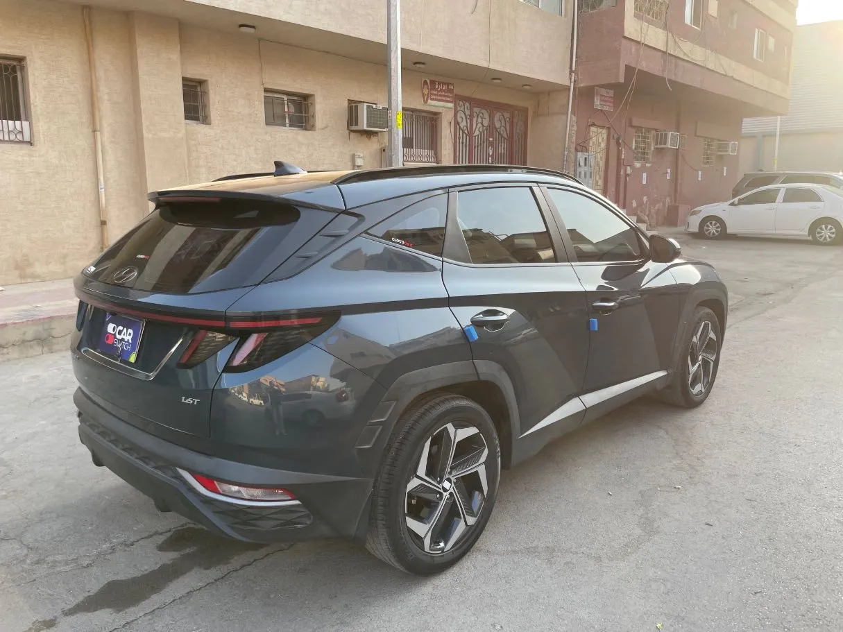 Car image 5