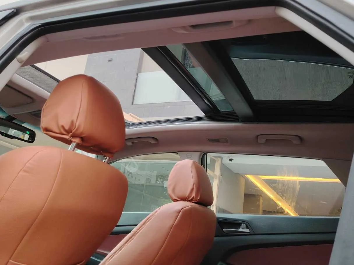 Car image 15
