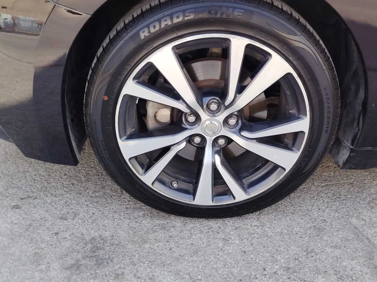 Car image 10