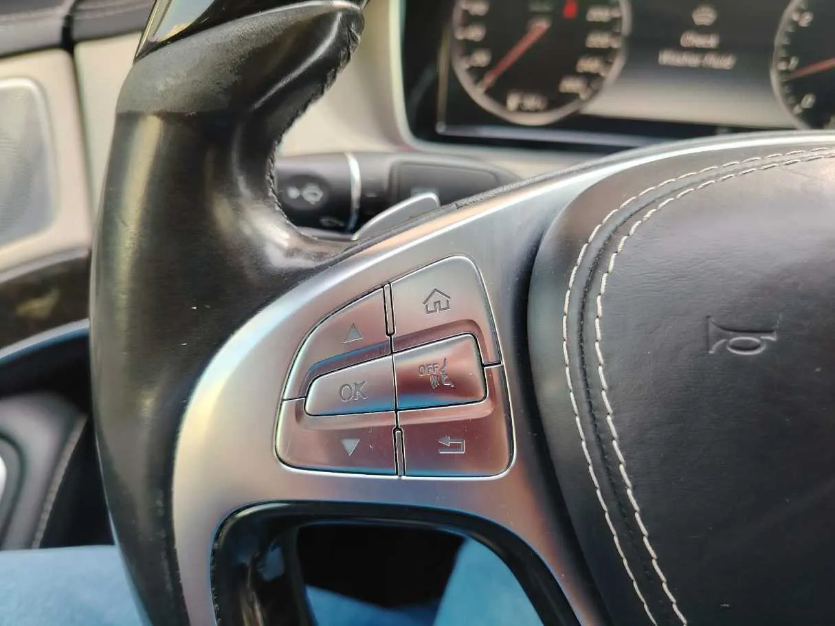Car image 34