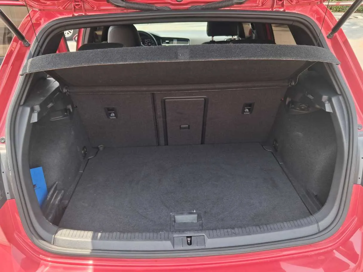 Car image 19