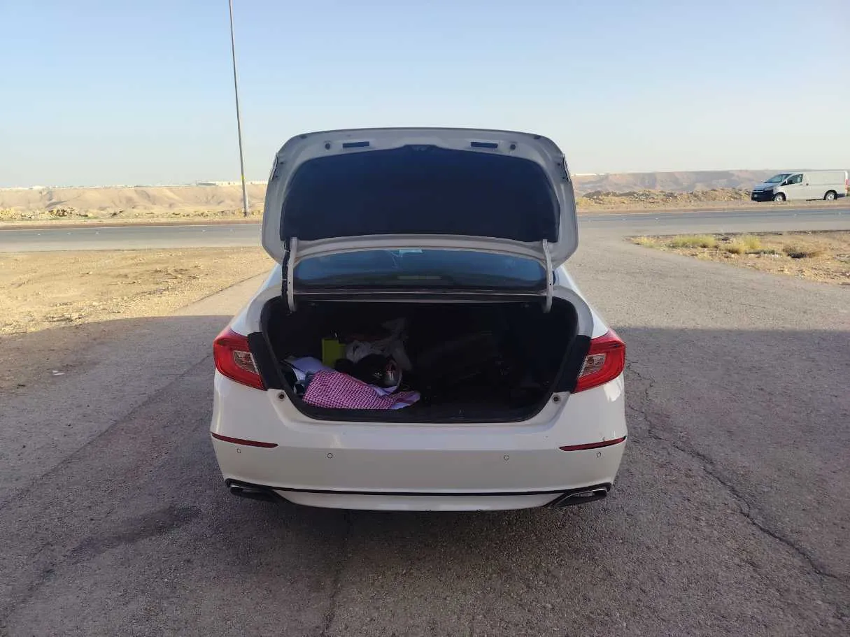 Car image 23