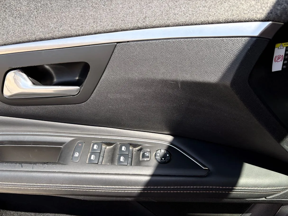 Car image 28