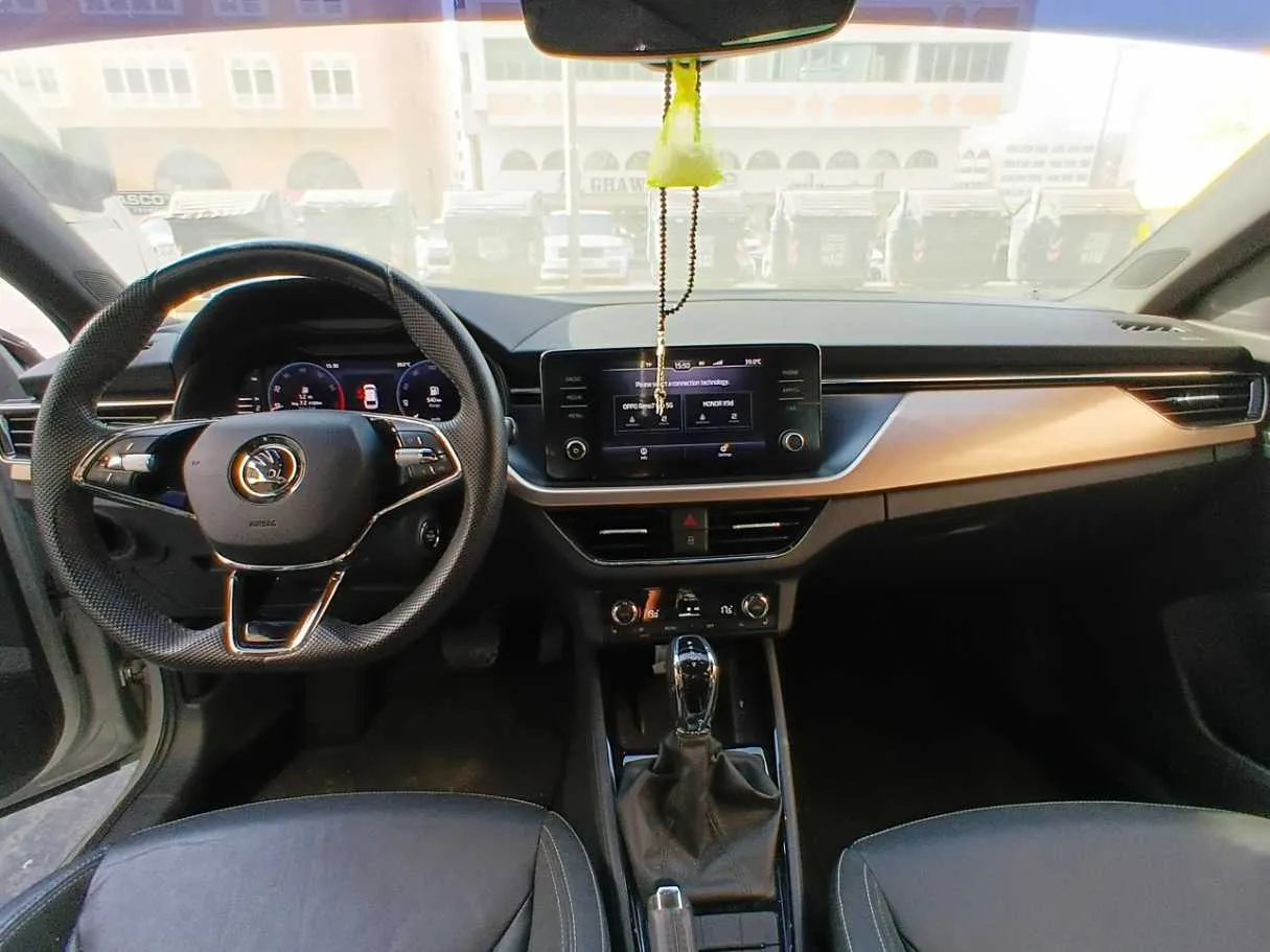 Car image 15