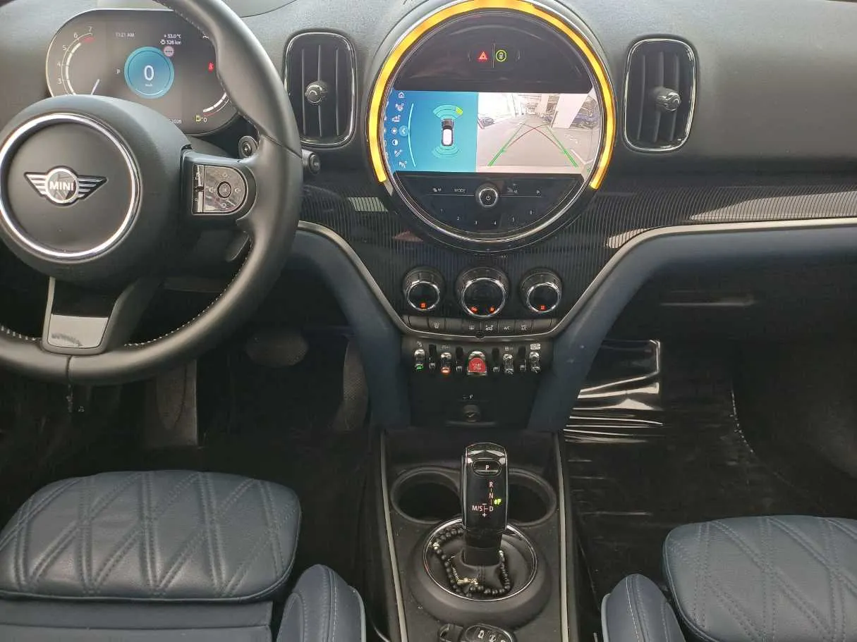 Car image 16