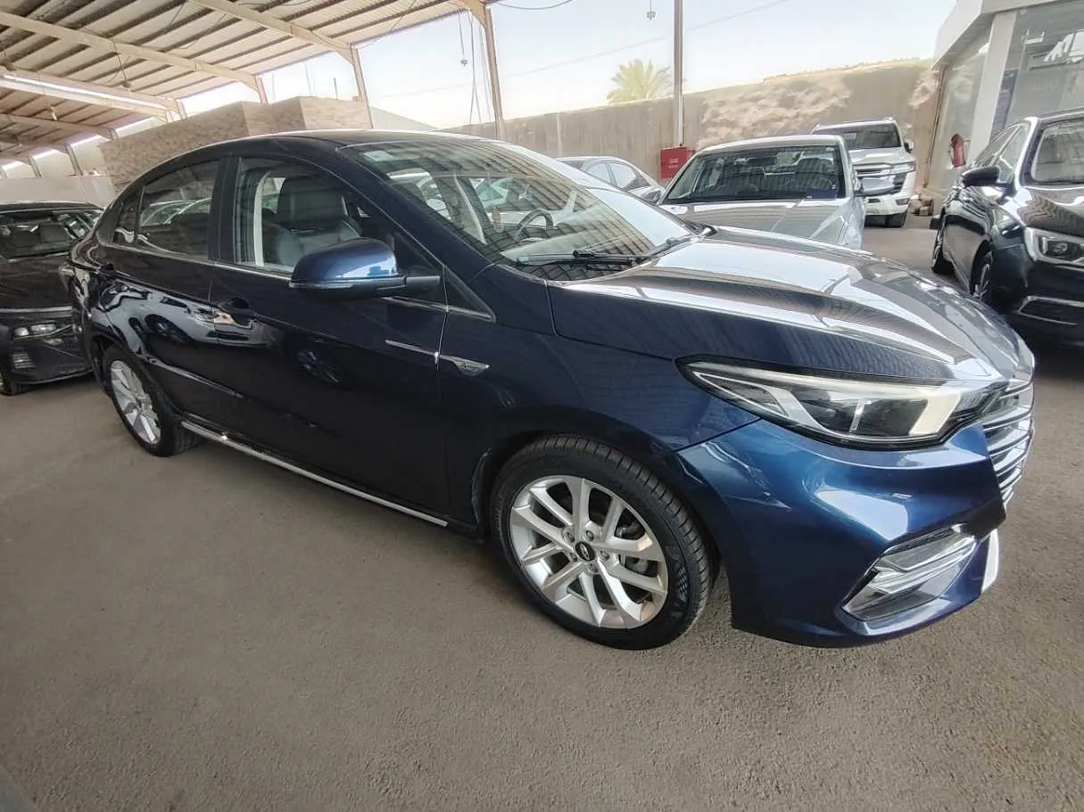 Car image 4