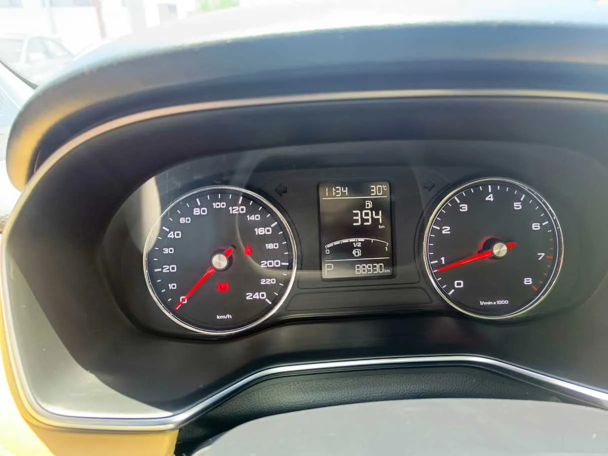 Car image 30
