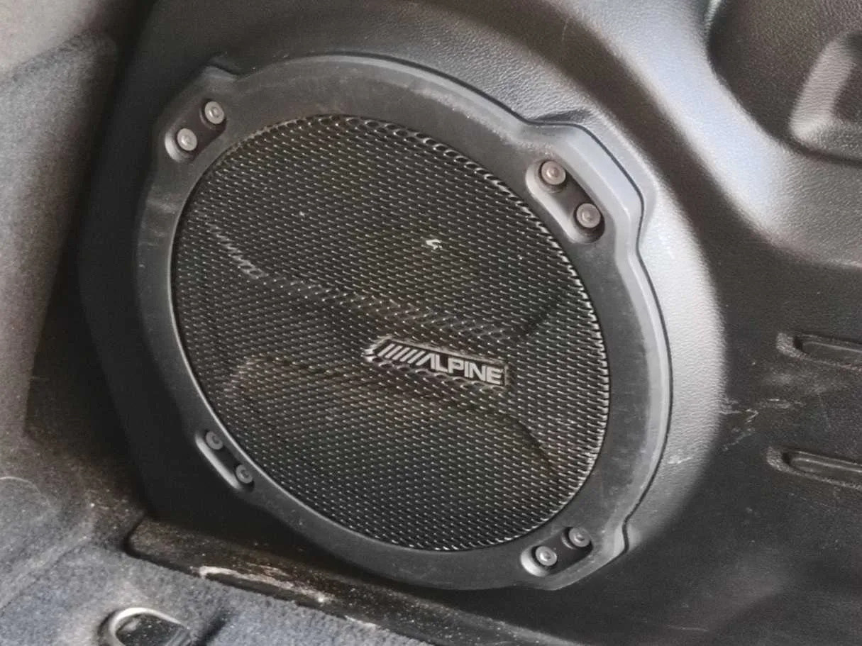 Car image 32