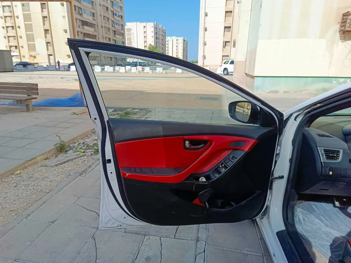 Car image 10