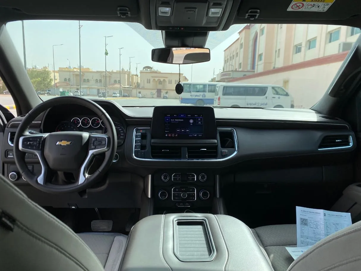 Car image 14