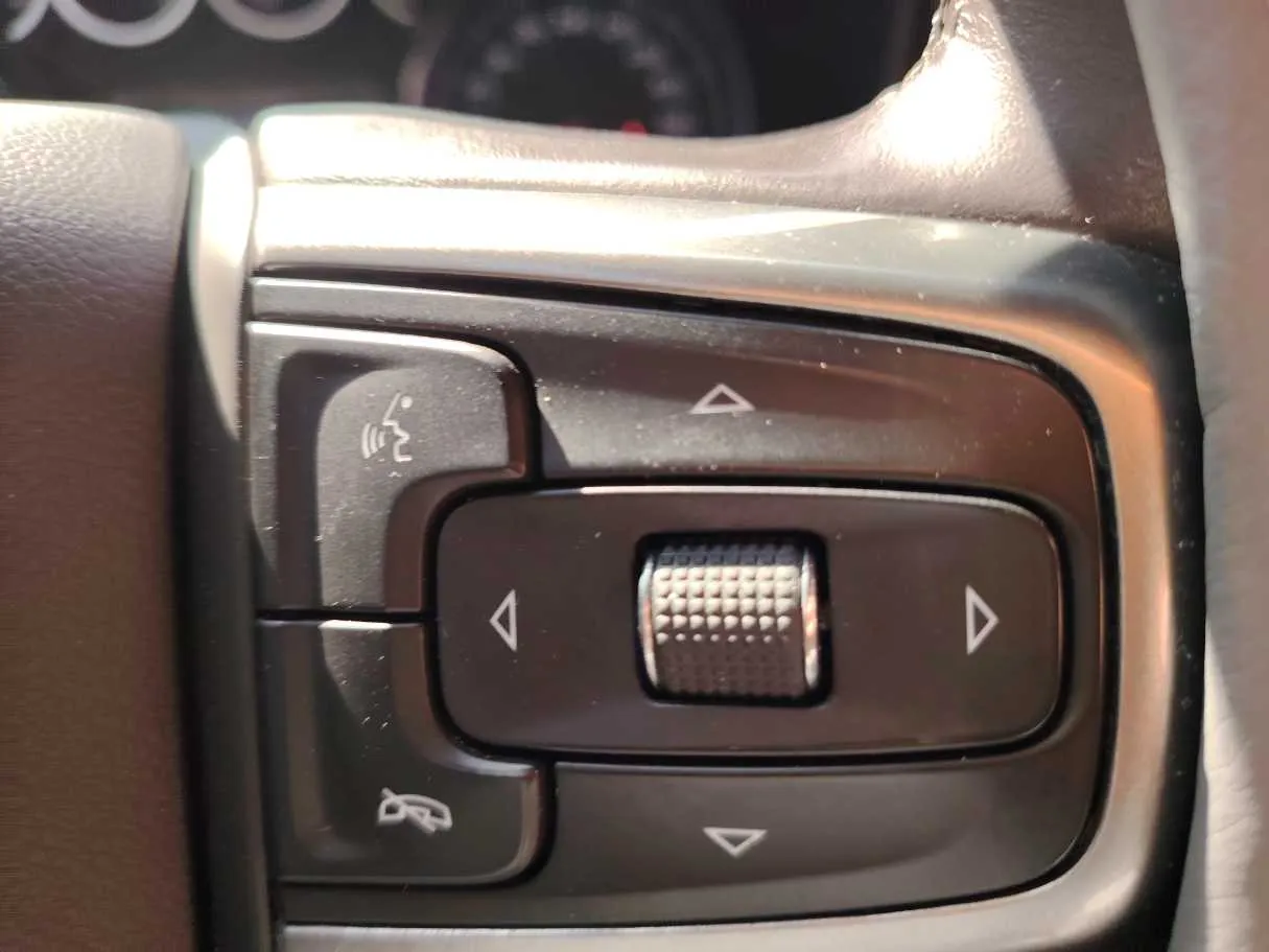 Car image 30