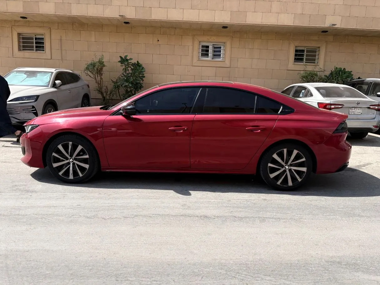 Car image 8
