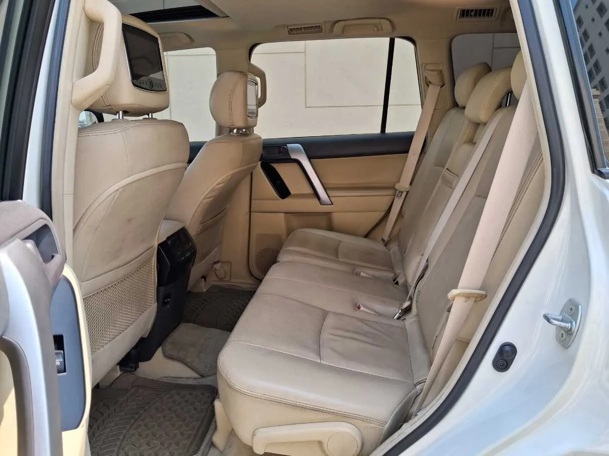 Car image 12