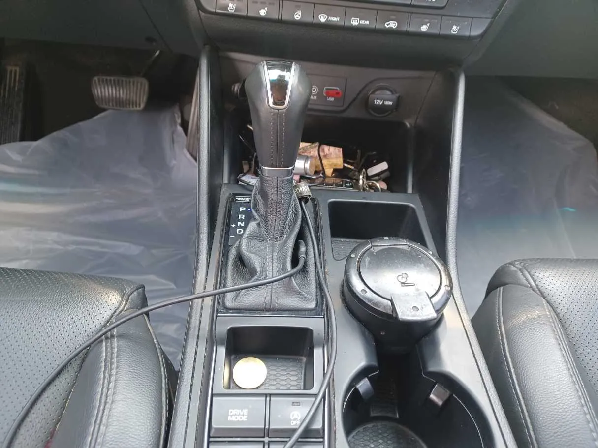 Car image 13
