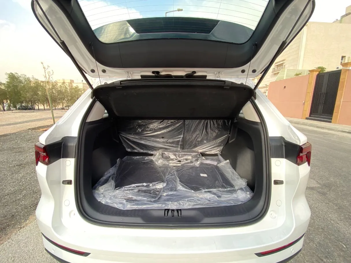 Car image 20