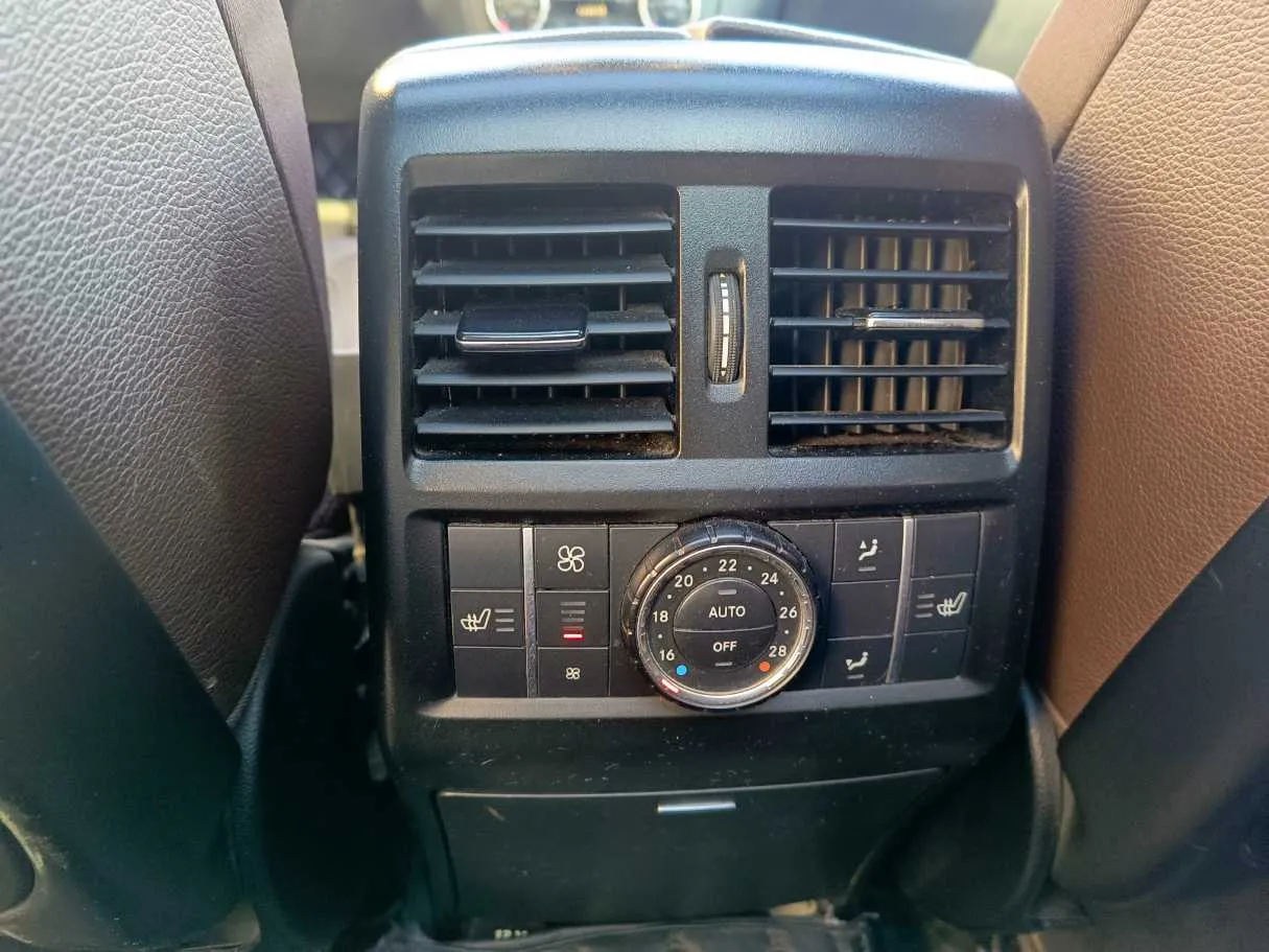 Car image 38