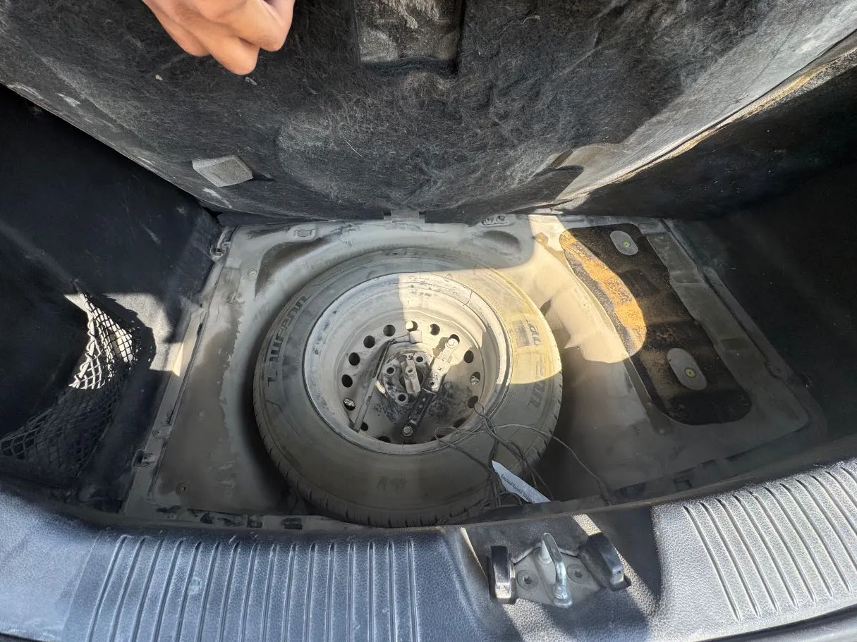Car image 16